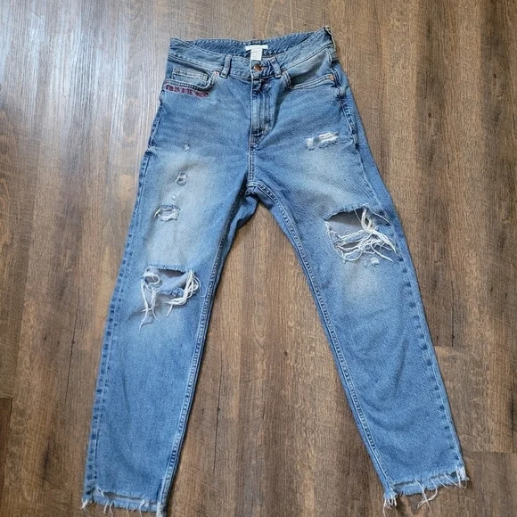 H&M Women's "Girls Bite Back" Straight Regular Jeans with Raw Edge Hem Size 6 - Picture 2 of 6